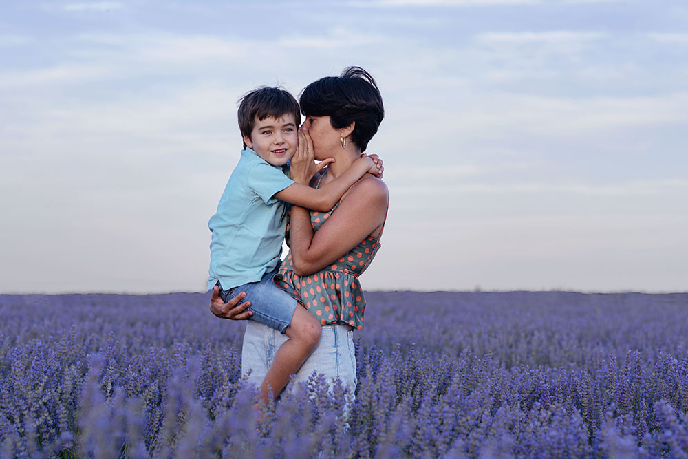Sesión fotográfica en un campo de lavanda de Brihuega
