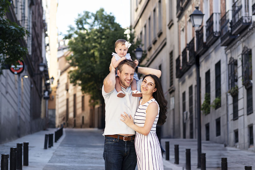 Sesiones fotográficas para toda la familia, paseando por el centro de Madrid