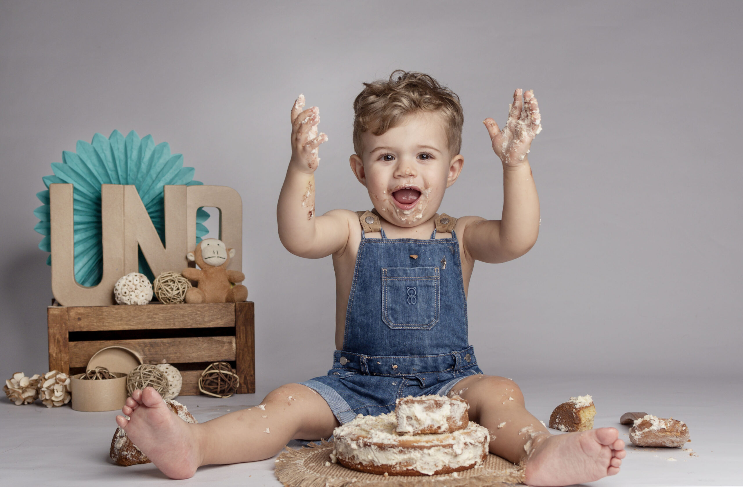 Sesiones de fotos smash cake por su primer cumpleaños en domicilios de Madrid